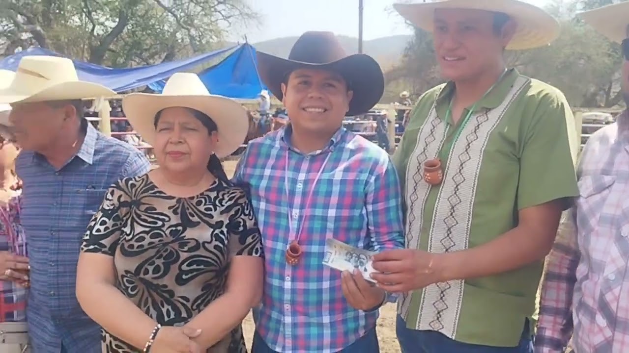 Atetetla Gro. Y su gran Cabalgata 🐴🐎 y miren que paso cuando llegamos al corral de Toros 🐂🐂