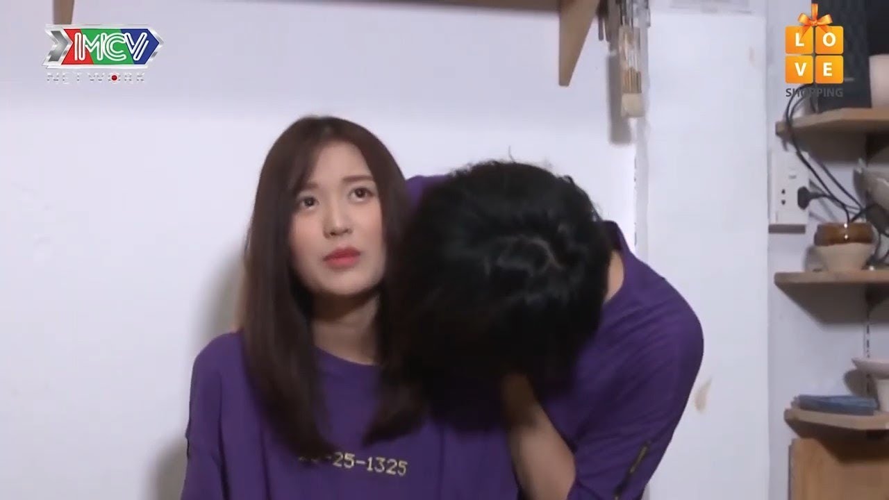 Tùng Maru hôn trộm Han Sara làm Han Sara ngượng đỏ mặt - Han Sara Tùng Maru công khai hẹn hò 💏