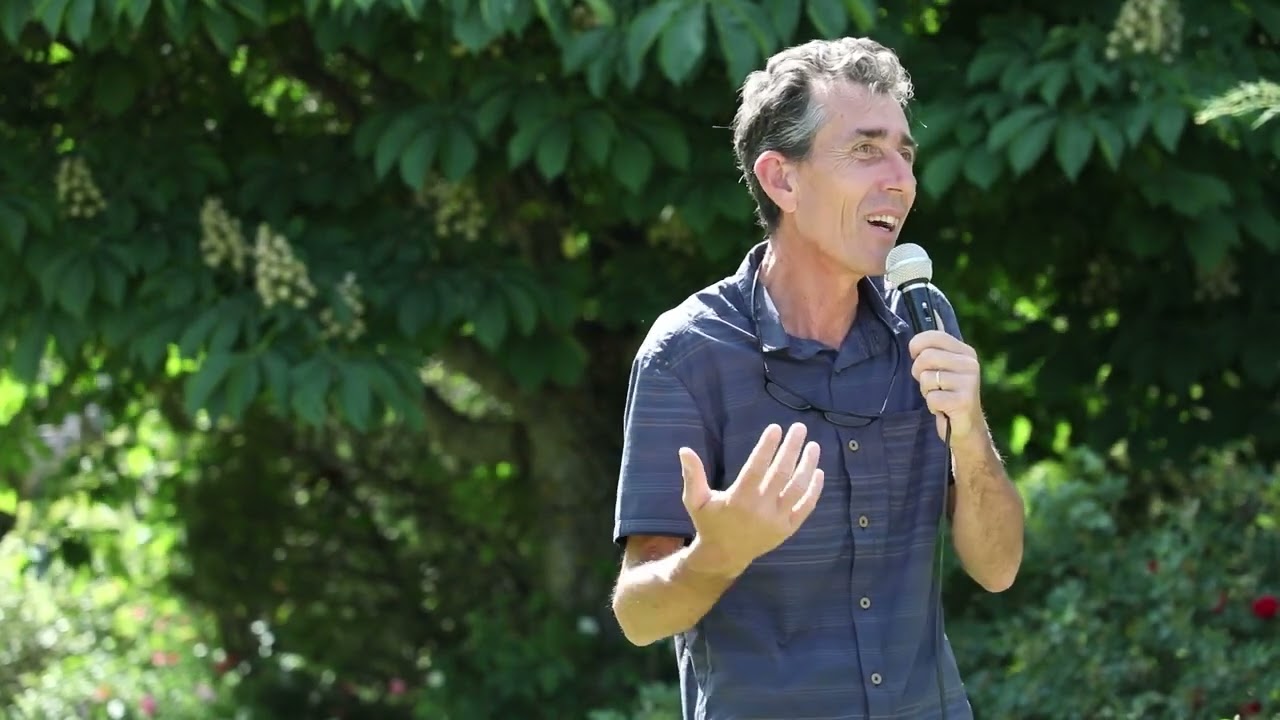 Des roses comme s’il en pleuvait à Simiane-la-Rotonde