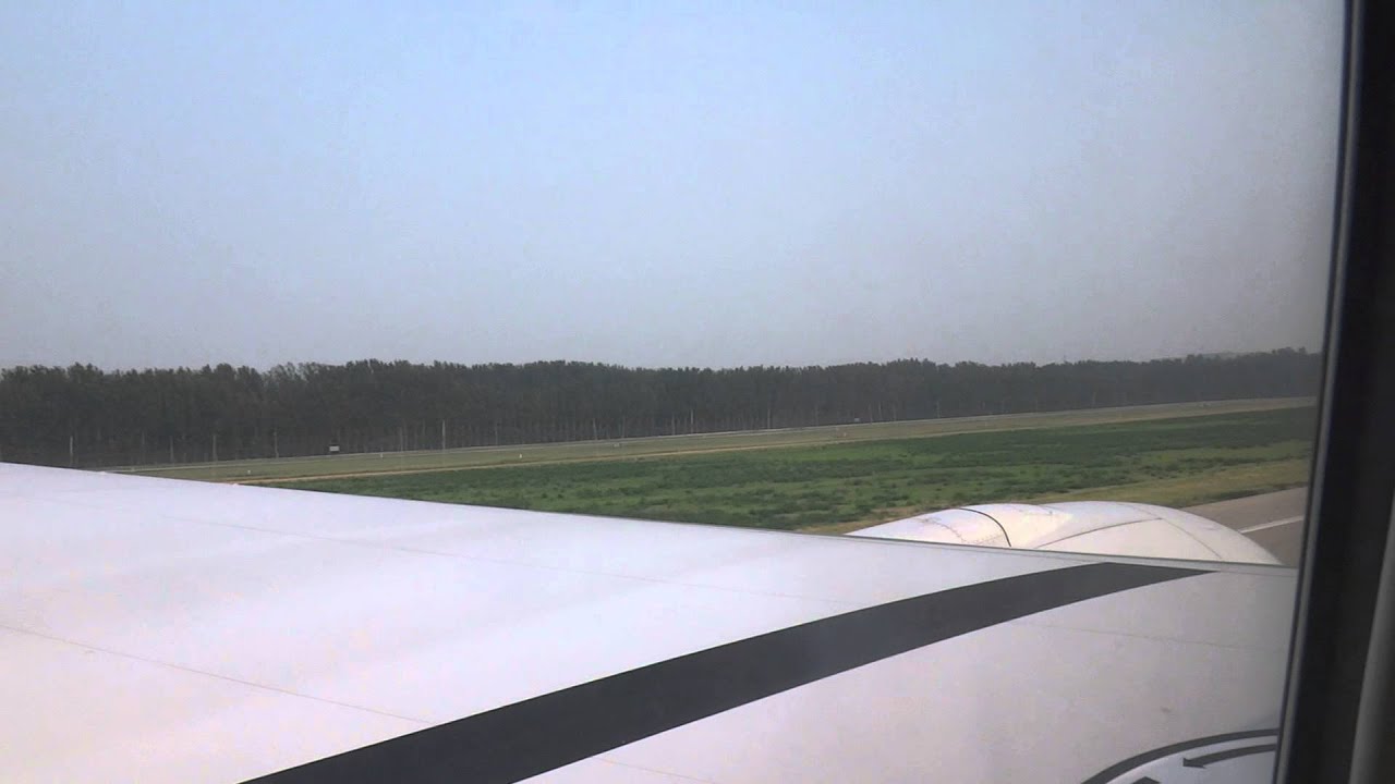 Air China Boeing 777 Flight 995 taking off at Beijing Capital Int'l Airport