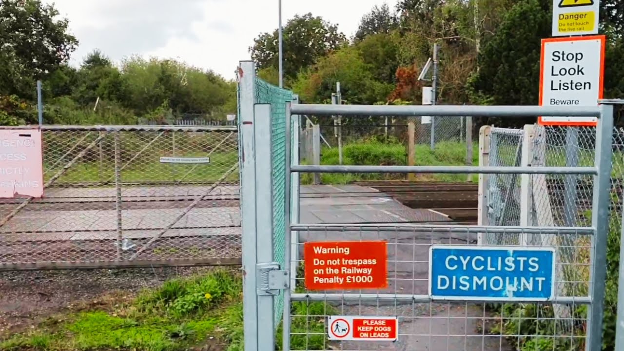 Frimley Green (Footpath) Level Crossing, Surrey