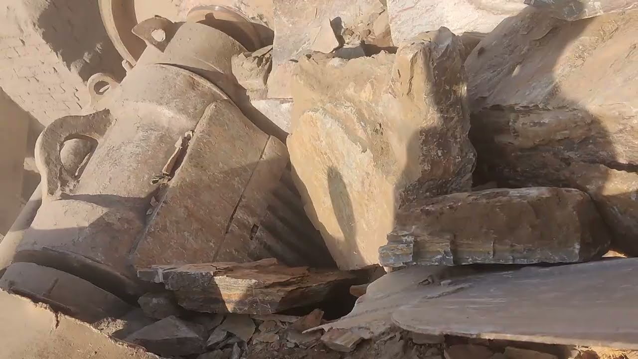 Rock showing powerful stone in Crusher Plante: big deal with jaw machine