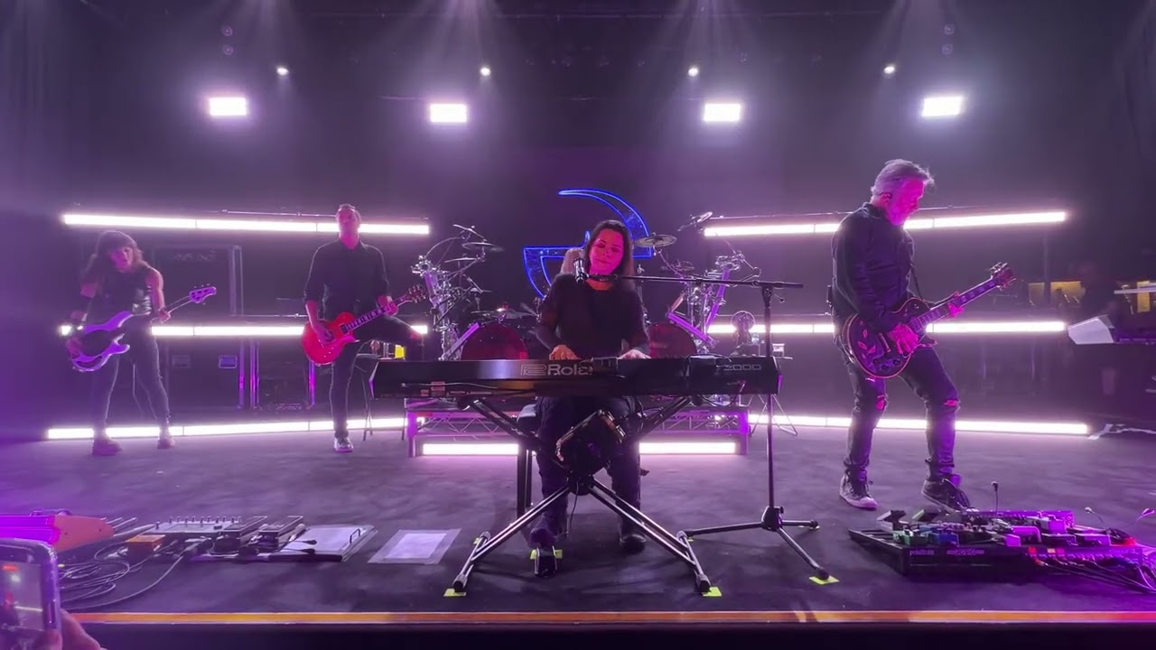 Evanescence — Lost In Paradise (Live at Metro Theatre, Sydney)