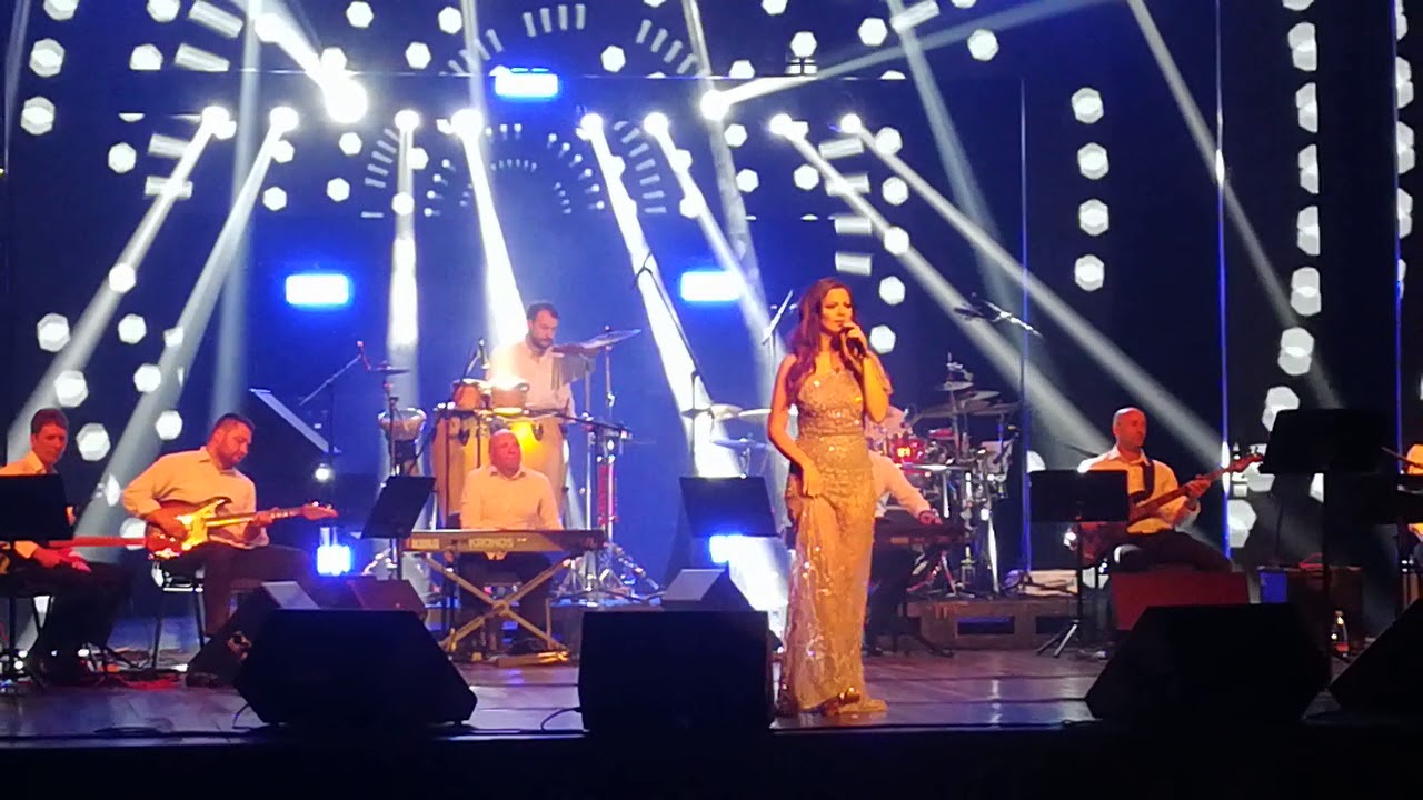 Milica Pavlovic - Mogla sam - koncert Ana Bekuta - (Sava Centar 2017)
