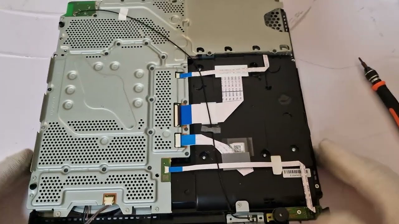 Pulizia e cambio pasta termica PlayStation 4 Slim