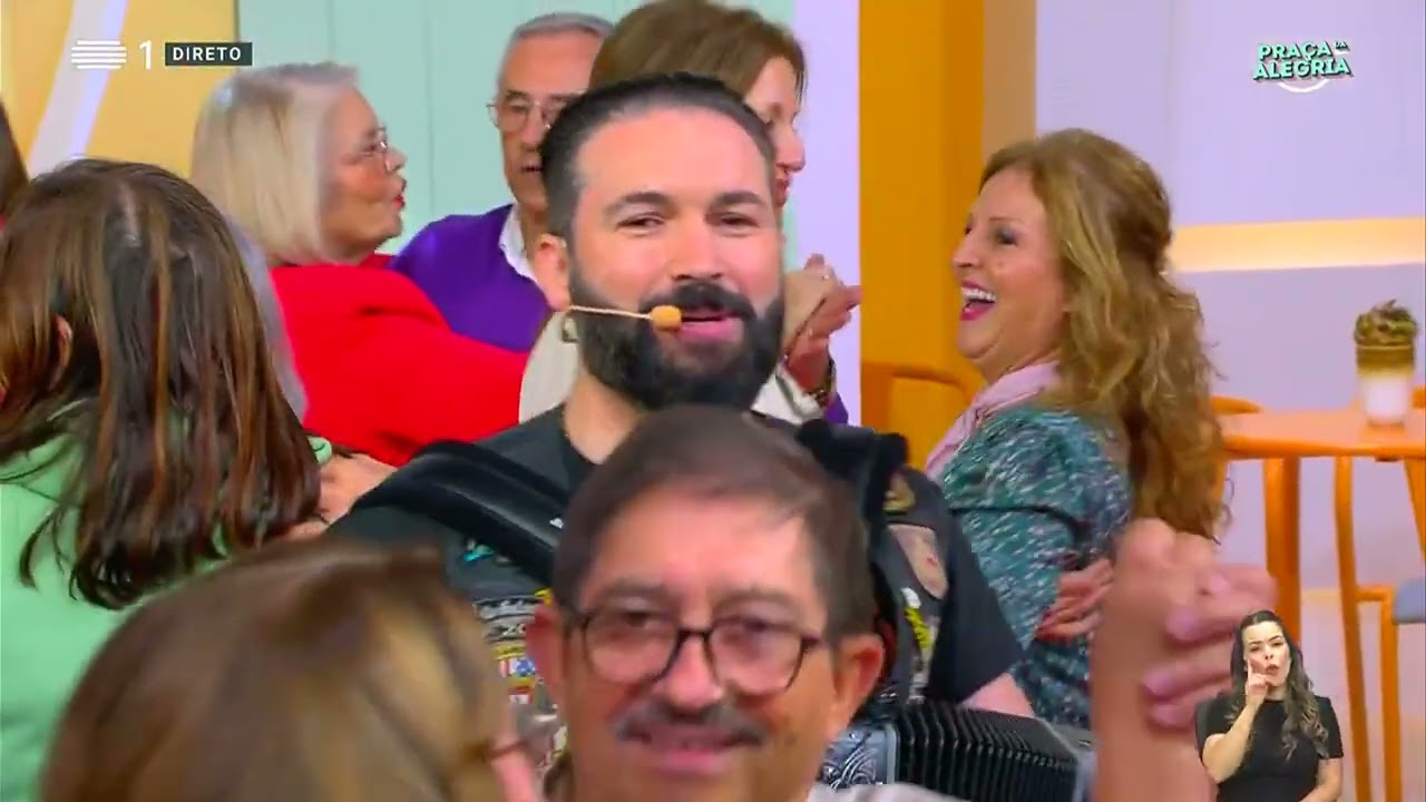 Muita Animação na  (Praça da Alegria)  Hélder Baptista Tu não és a minha dona