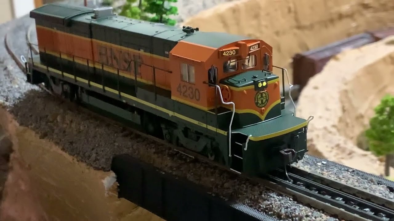 HO Scale Atlas Master GE B23-7 DCC Sound Diesel Locomotive BNSF #4230 detailed!