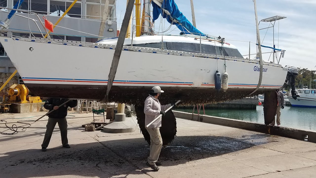 VELERO GLAMOUR: ANTIFOULING, PINTURA Y PLOTEO DEL CASCO (PARTE 1)