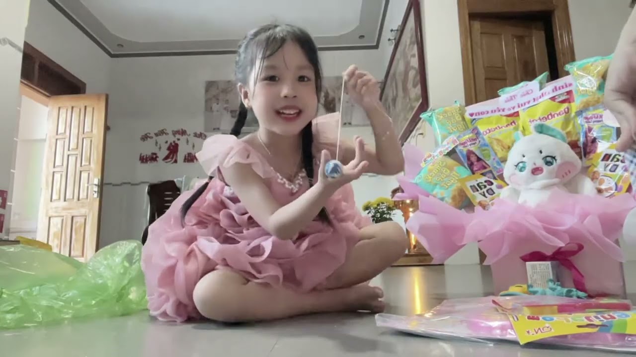 Khui quà sinh nhật lần thứ 5 của Suri🎂
