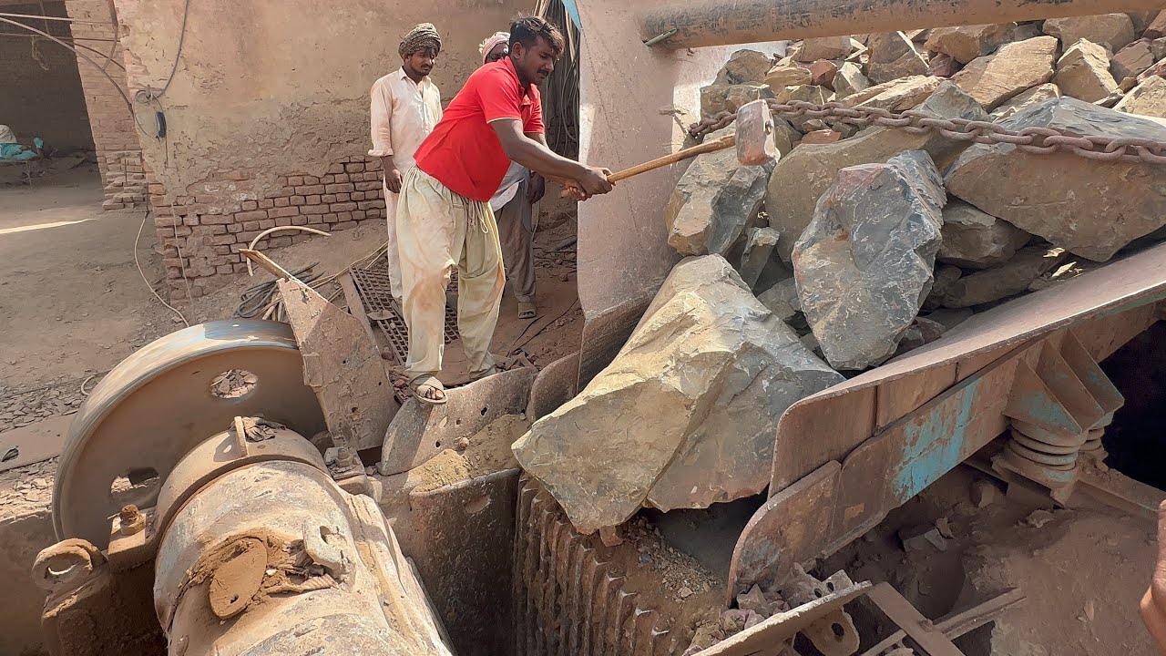 Massive Hopper Jam Cleared With Hammer | Giant Rocks Block Stone Crusher! 