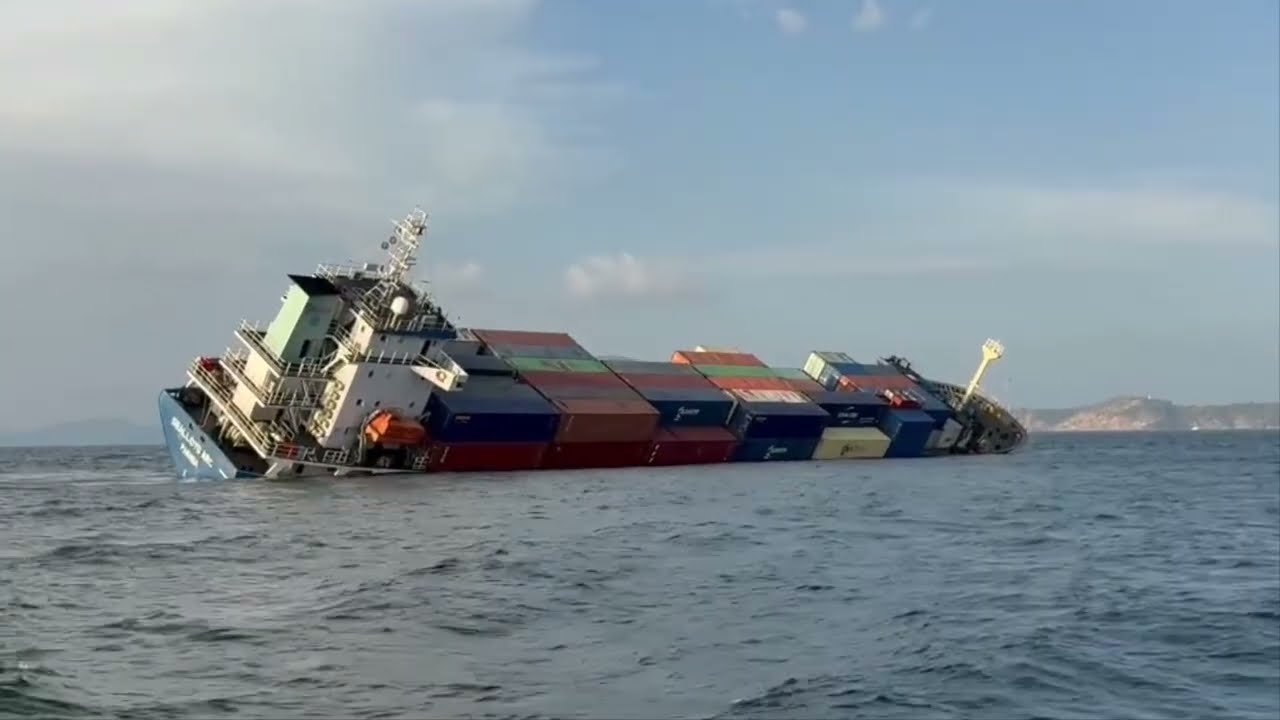 เรือบรรทุกสินค้าประเภทตู้คอนเทนเนอร์ อับปางในทะเลอันดามัน