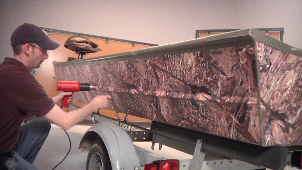 Mossy Oak Graphics: Boat Wrap Install