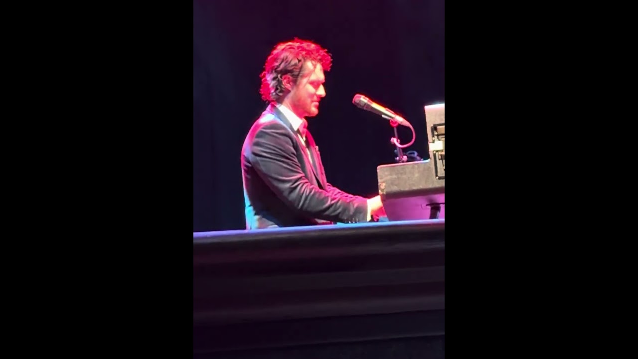 Noah Reid | Christmas Must Be Tonight (The Band cover), Massey Hall