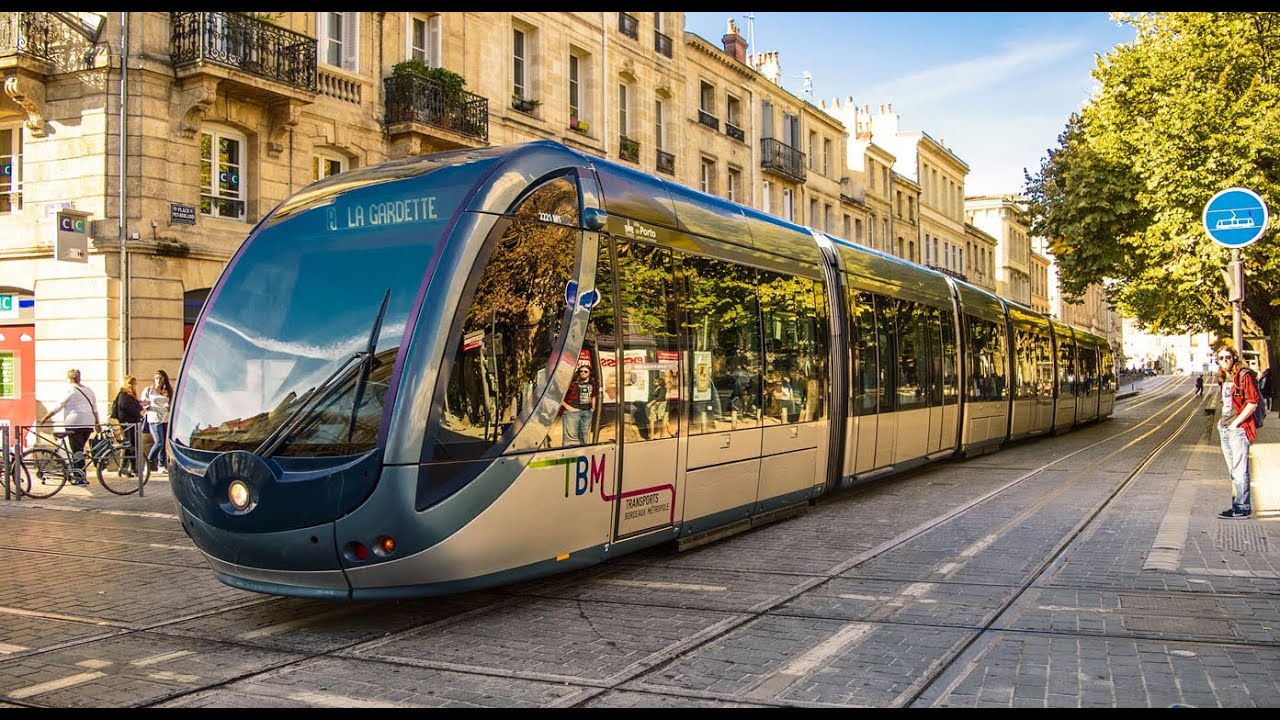 Tramway TBM de Bordeaux ligne C à Bègles et gare de Bordeaux St Jean