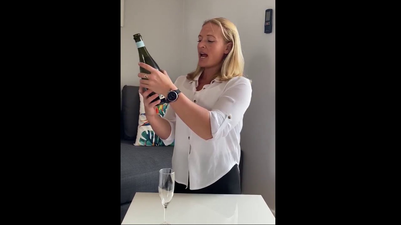YPI CREW tips and tricks - how to pour a glass of Champagne