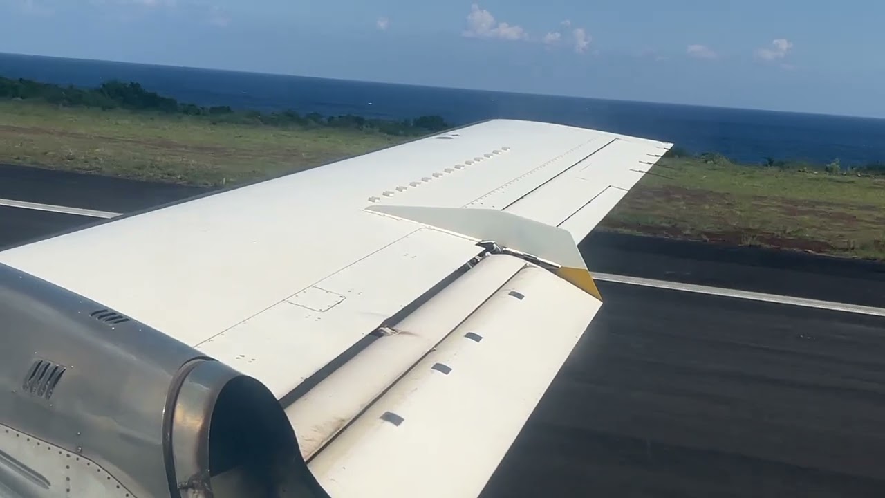 Comores Grande Comorre Décollage vers Mohéli Air Komor / The Comoros Lift-off to Mwali