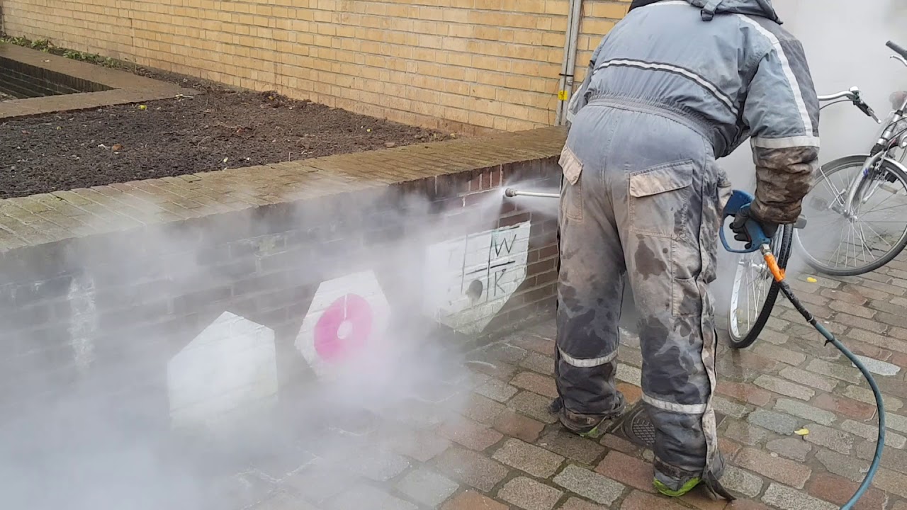 Graffiti verwijderen d.m.v. STOOM door ID-cleaning  ZONDER reinigingsproduct!