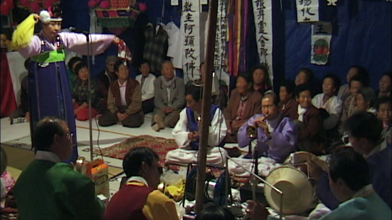 김석출(Seokchul Kim) 명인 일행 동해안 오구굿 중 조상굿 Korean Dong-hae's shamanic music 1997년 국악음반박물관 촬영본