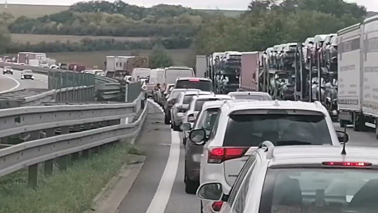 dodavkari:zmena trasy, ide sa do česka #74/21