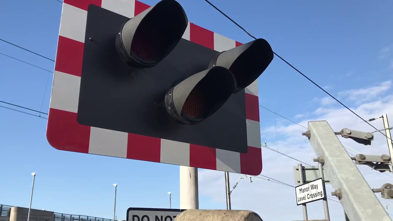 *New LEDS* Manor Way Foot Level Crossing (G.London) Sunday 24.03.2019