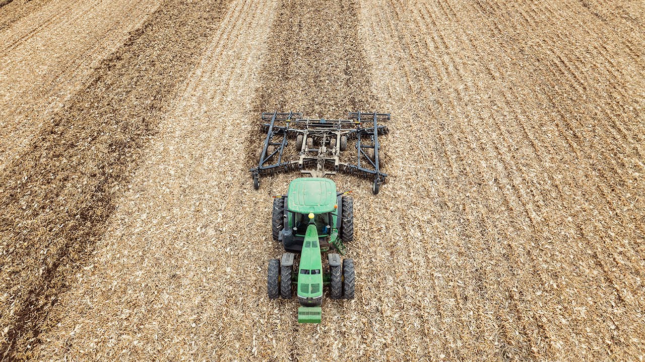 A Shot At Tillage - John Deere 8235R & Earthmaster 3000 VT