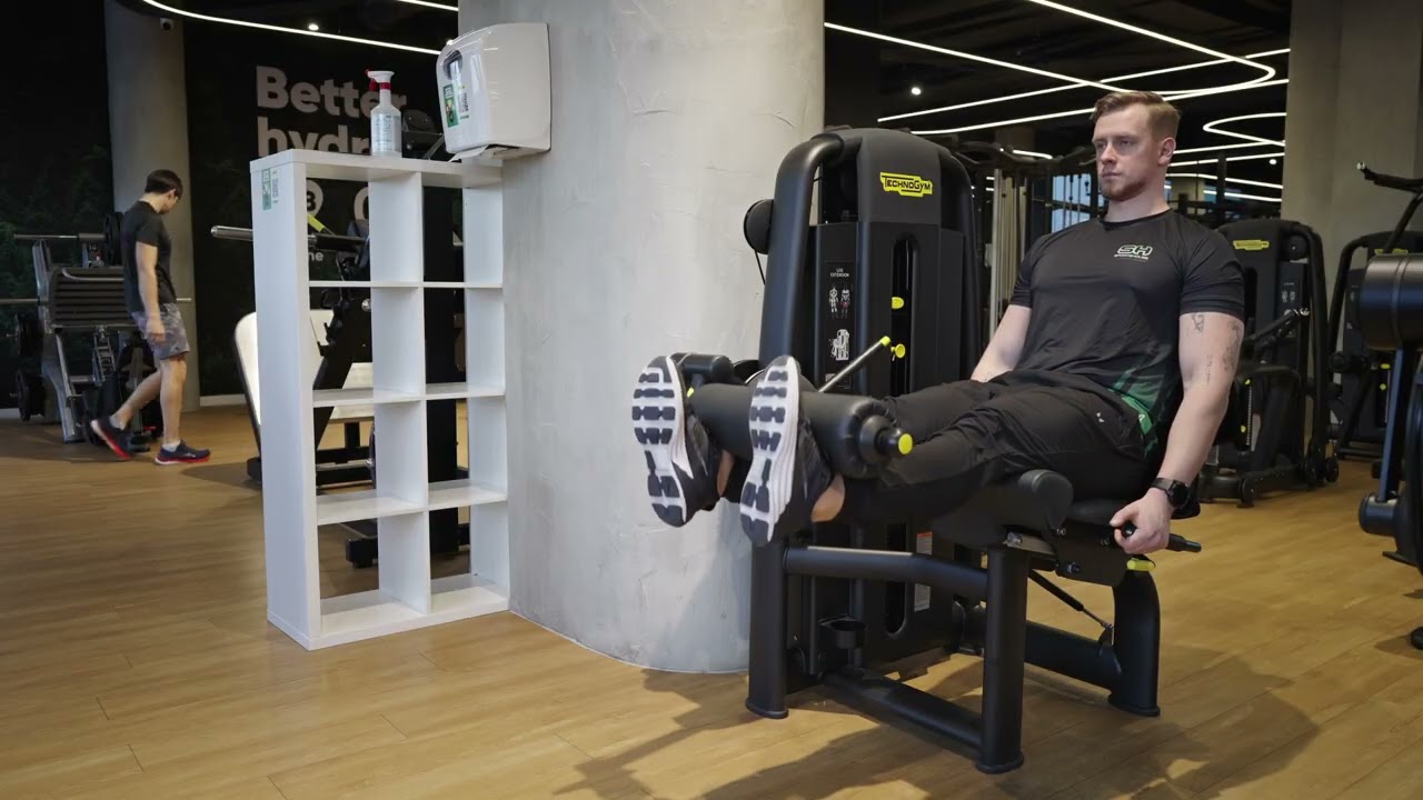 Kojų tiesimas sėdint treniruoklyje