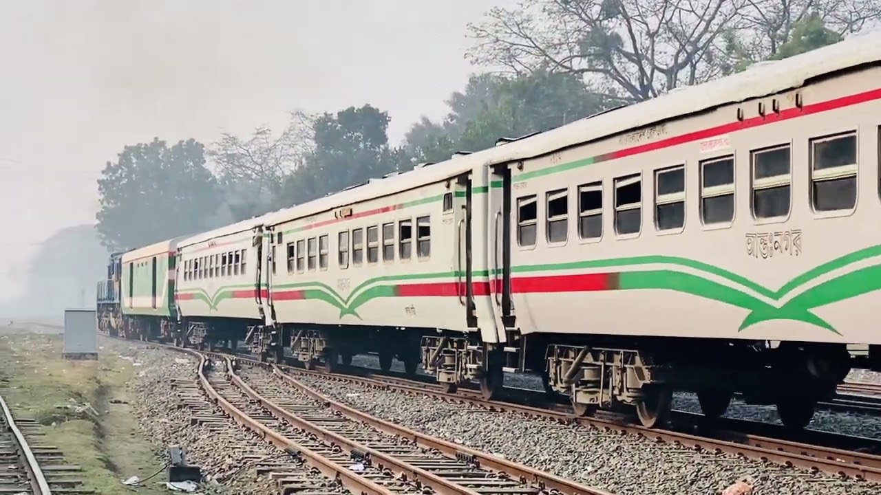 ডাউন বরেন্দ্র এক্সপ্রেস সান্তাহার জংশন ছেড়ে যাওয়ার মুহূর্ত ❤️💜