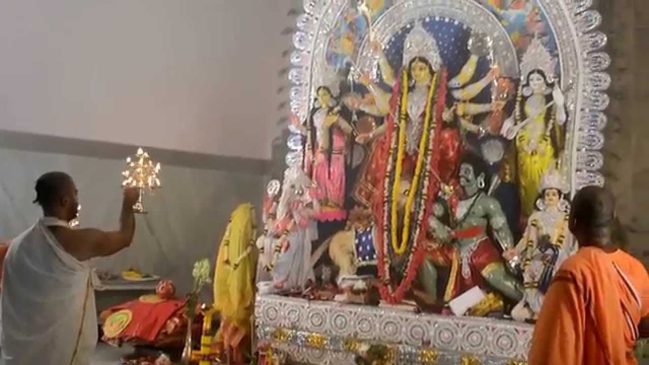SRI RAMAKRISHNA MATH,LUCKNOW, DURGA PUJA 2015 MAHASAPTAMI - ARATI