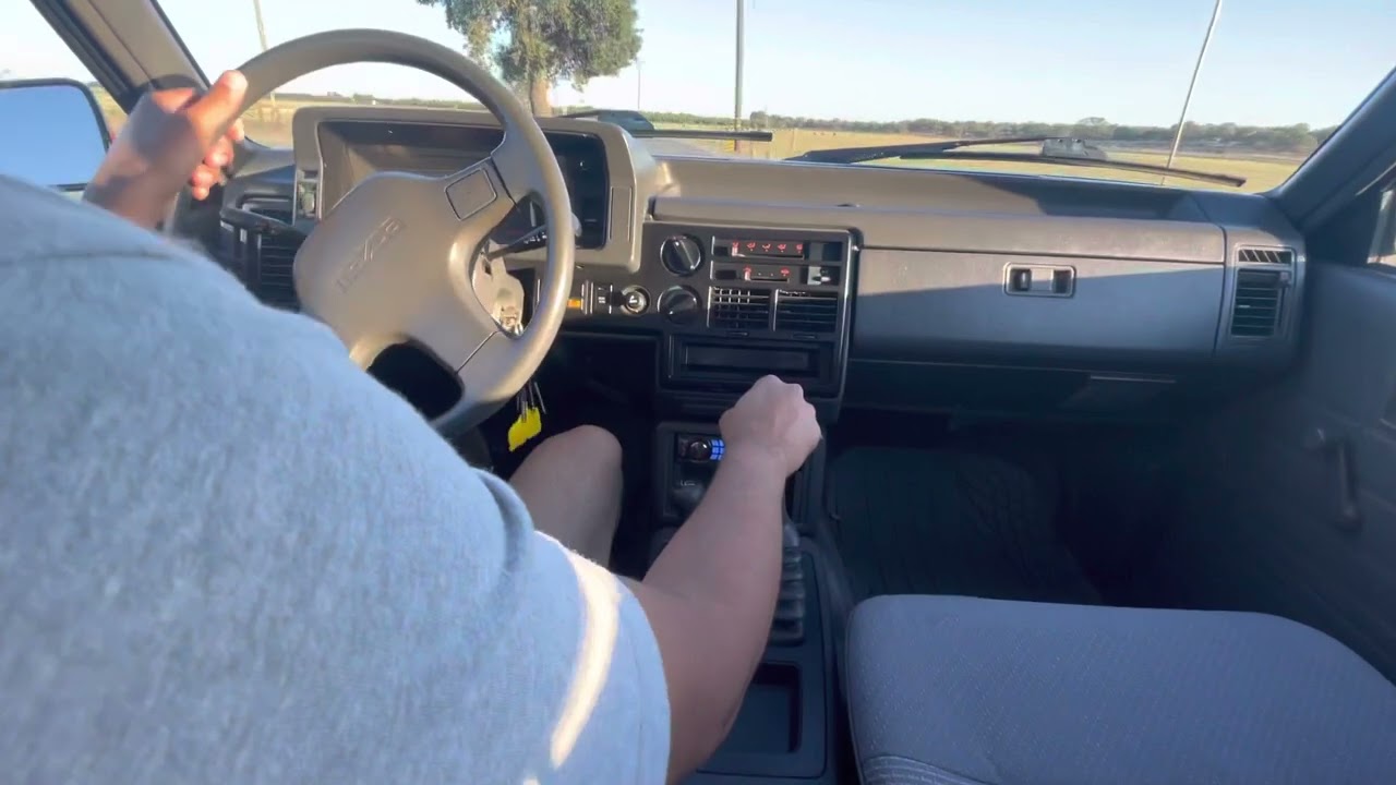 1992 Mazda B2600i 4x4 Driving Video