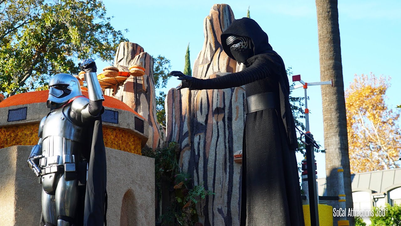 [4K] Disneyland Star Wars Parade Float - Kylo Ren & Captain Phasma - 2016 Disneyland Rose Parade