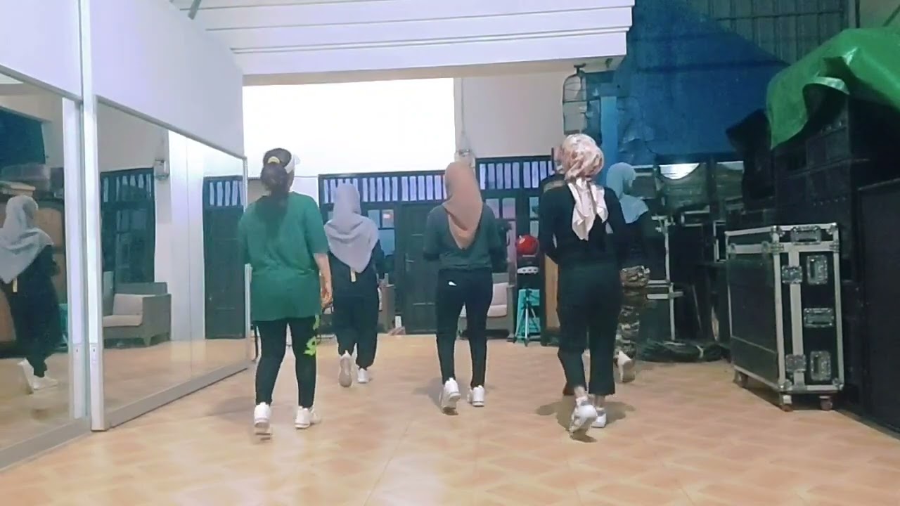 Love Potion 666, Demo Kristal Ayu, Koreo Rob Fowler, Beginner