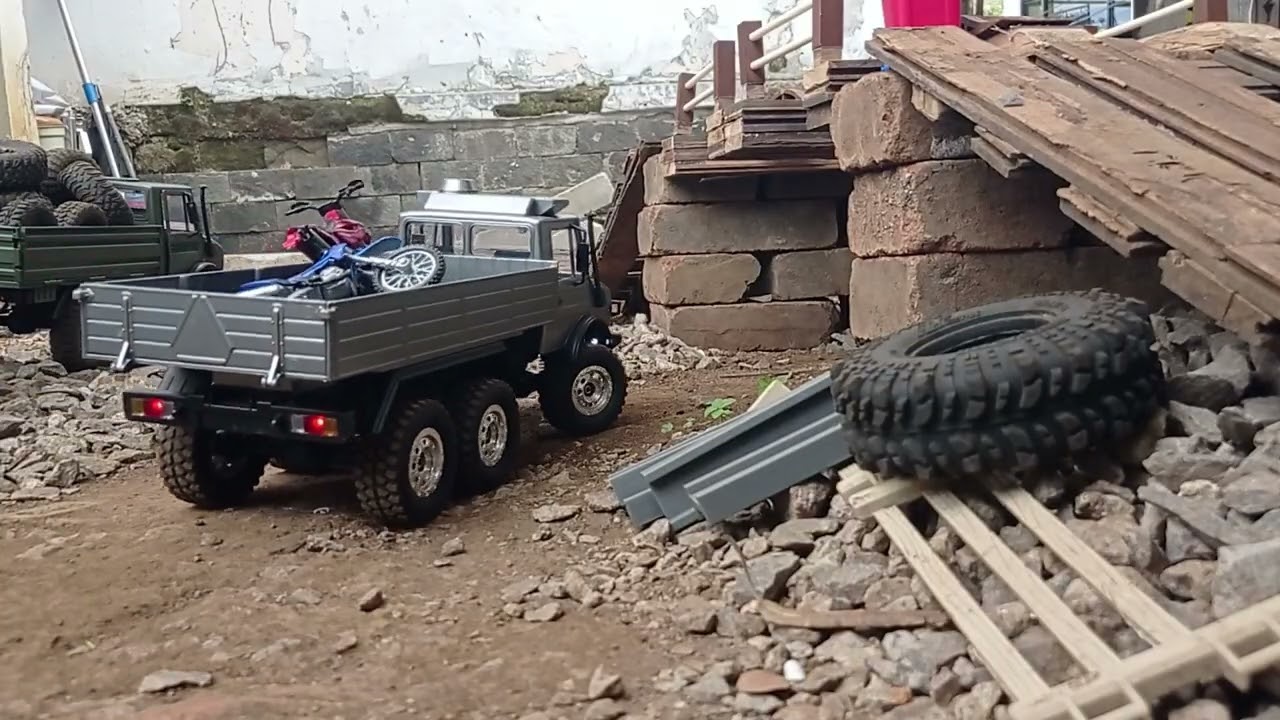 RC Unimog Transporting a Dirt Bike | Mini Off-Road Power!