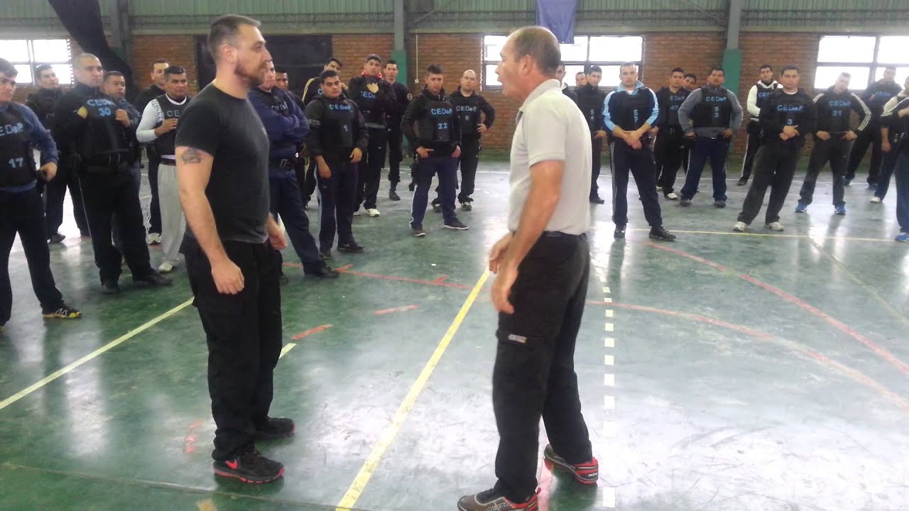 Entrenando a la Policía Federal Argentina.