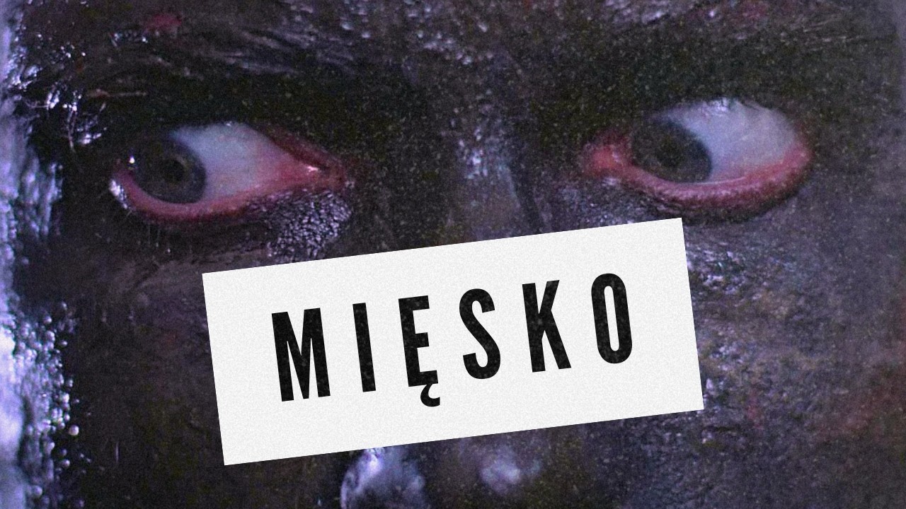 Wielkie spluwy, prężone muskuły i ociekające potem napięcie