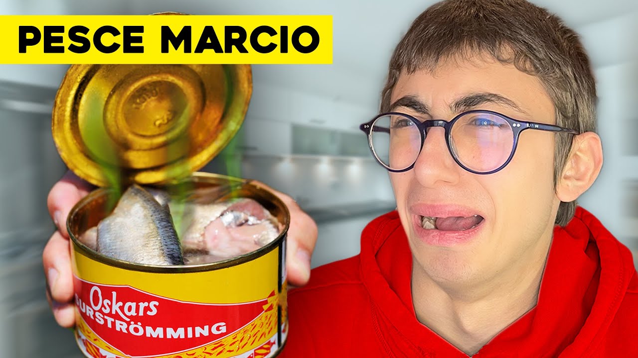 Mangio il PESCE MARCIO PIÙ PUZZOLENTE AL MONDO! Surströmming challenge (tostissimo)