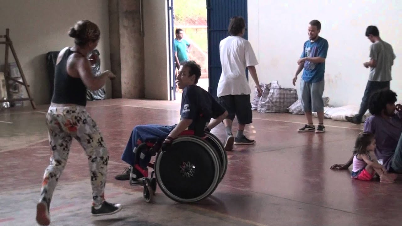 Quadra UFMS, Capoeira Angola, é pra homem, menino e mulher; criança e PcD. Acolhimento e inclusão.