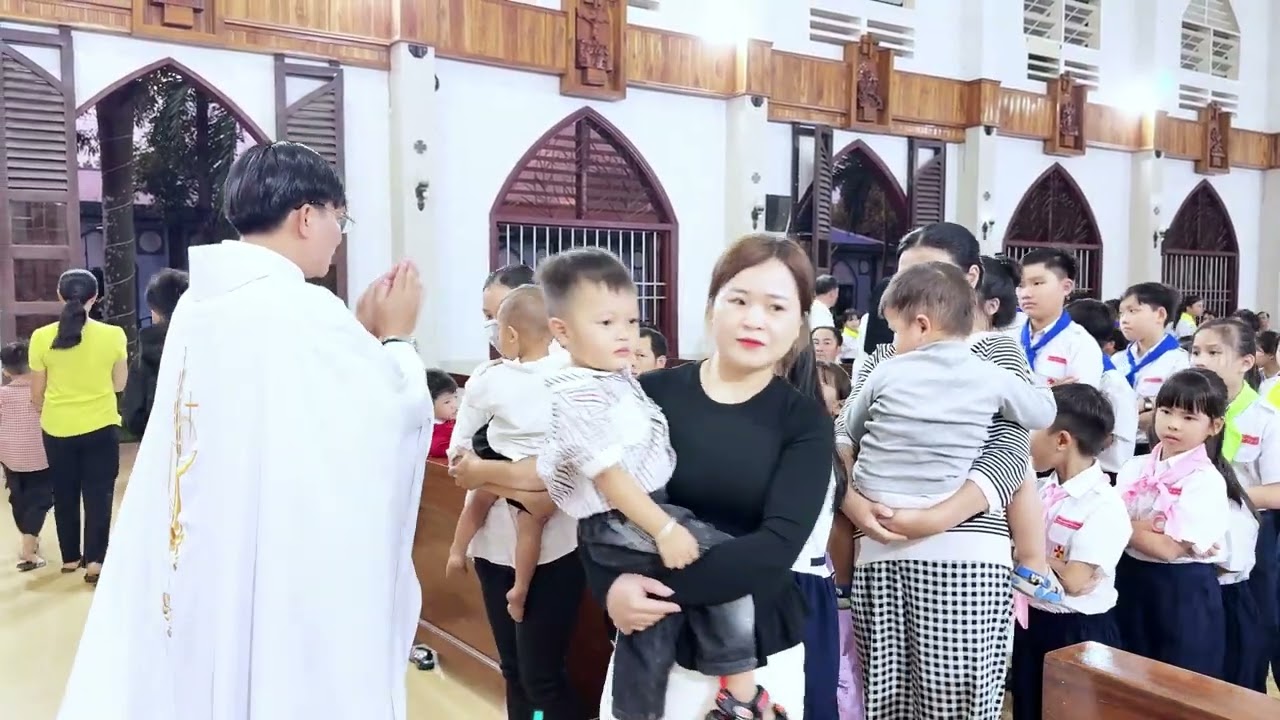 Nghi Thức Chúc Lành cho các trẻ nhỏ - Giáo xứ Thạch Lâm