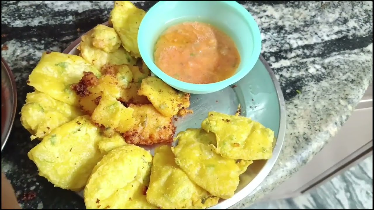Very crispy🤗 and tasty snacks👀 har logon Ko pasand aane wala 🥔aloo aur cheese ki Bajji 