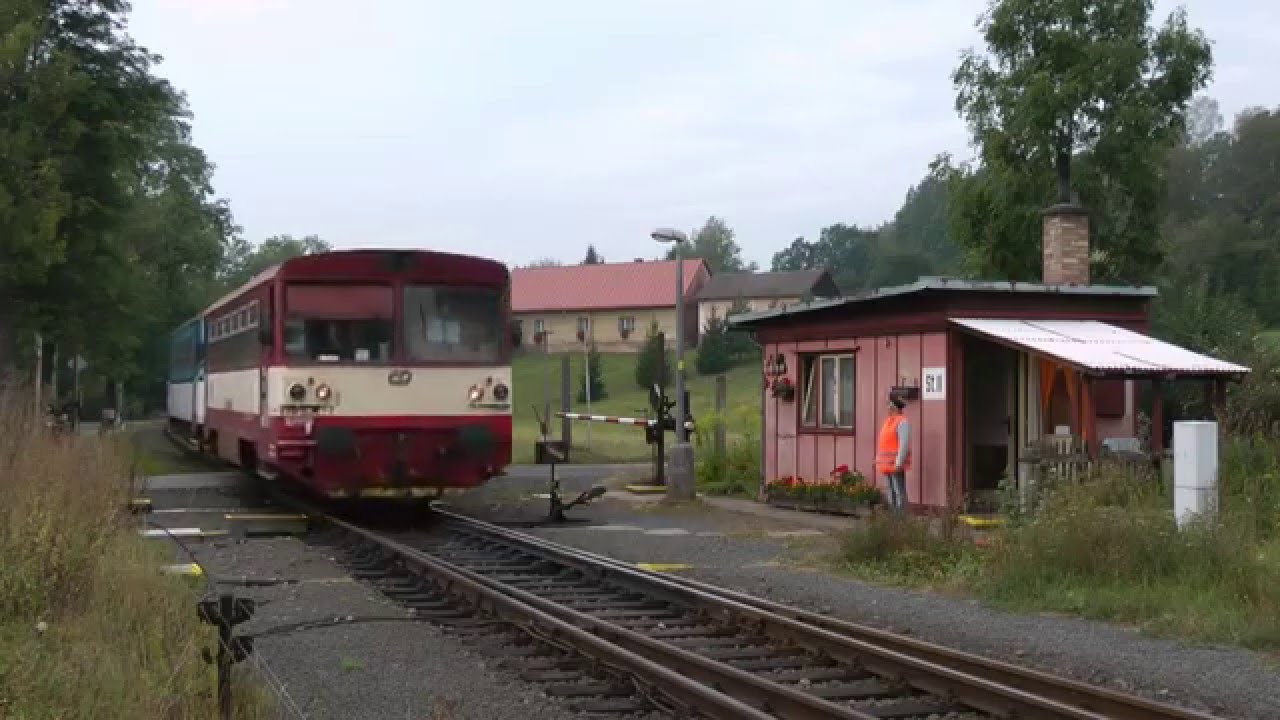 ČD 810 539 u mechanických závorám v Pilníkově 28.8.2015