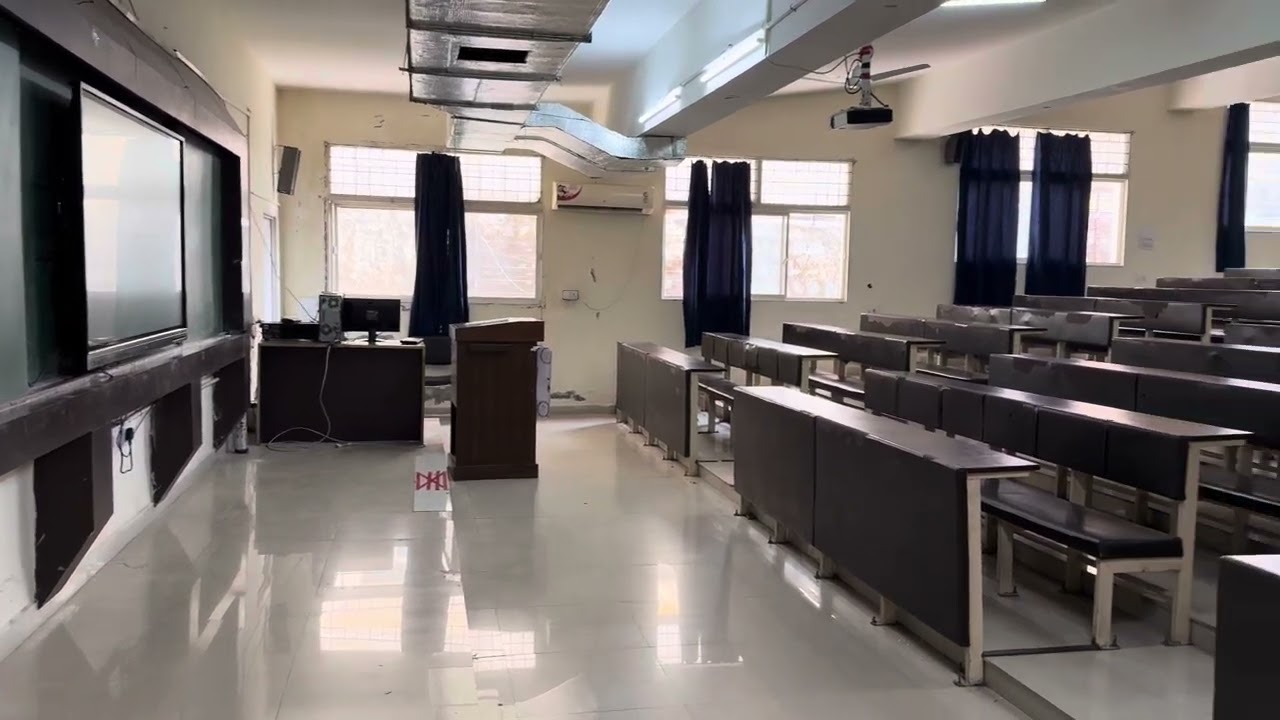 CLASSROOMS OF MBBS IN MAHARISHI MARKANDESHWAR MEDICAL COLLEGE SOLAN 🫠