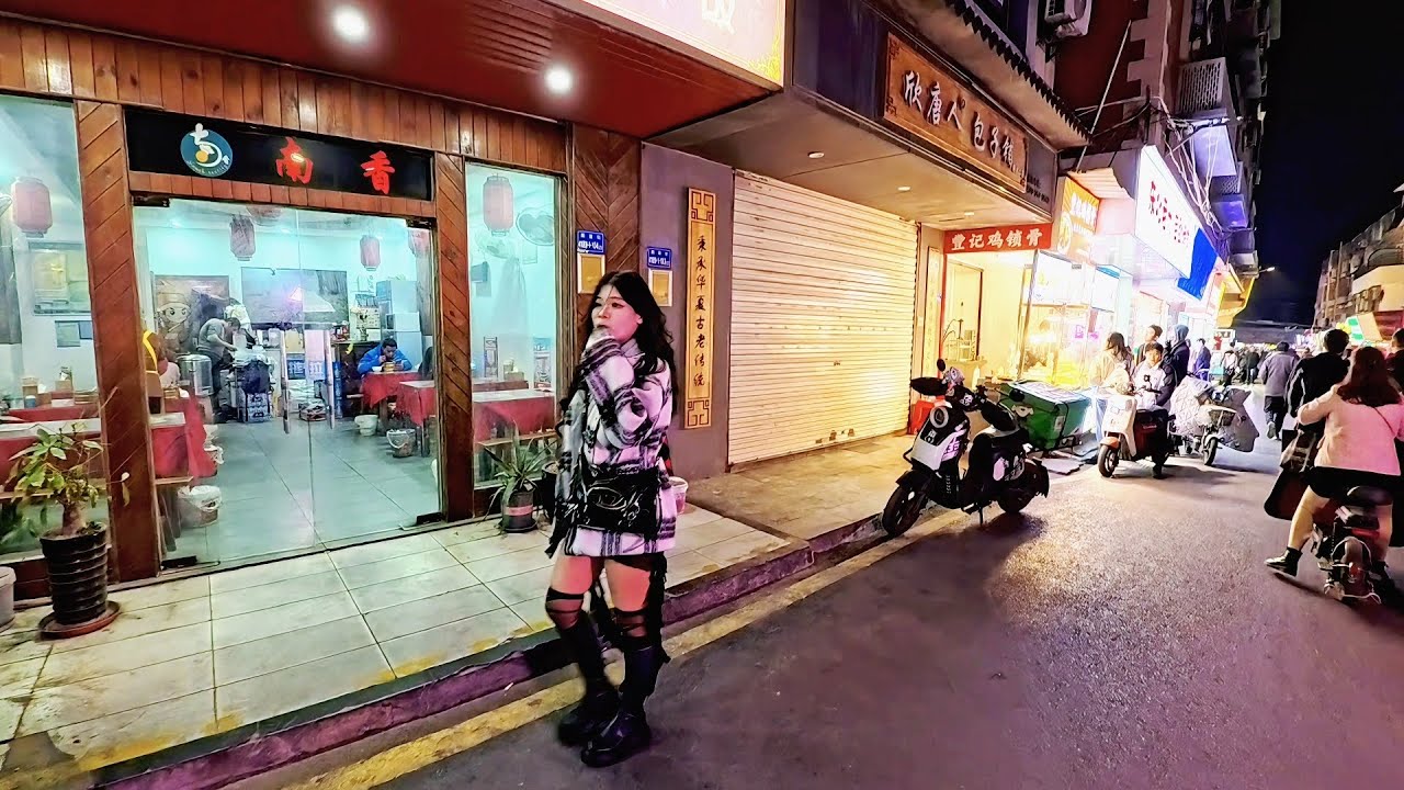 中国厦门城中村夜行，发现很多按摩店Xiamen, China, night tour in the urban village, find many massage parlors