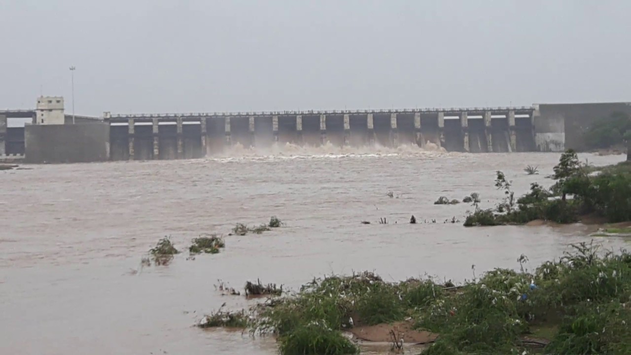 macchu dam overflow at significant level