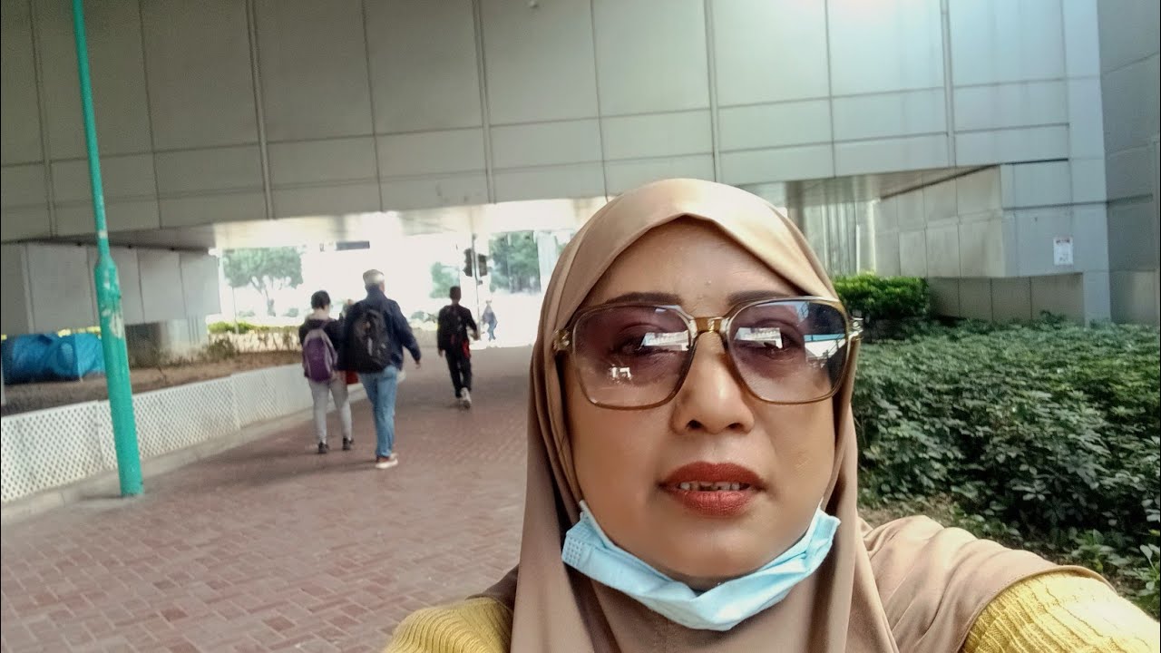 Enah Nah channel  sedang live sekarang! menikmati liburan TKW Hongkong 