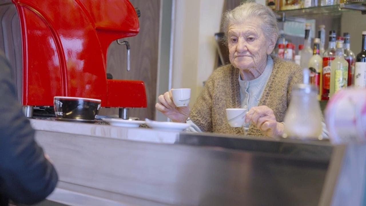 Anna Possi, la BARISTA più anziana d'Italia: 