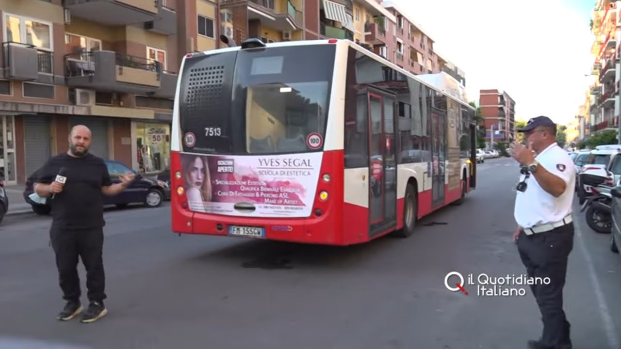 Amtab a pezzi, bus si sfascia delirio a Poggiofranco: ovazione per la ripartenza della 7513