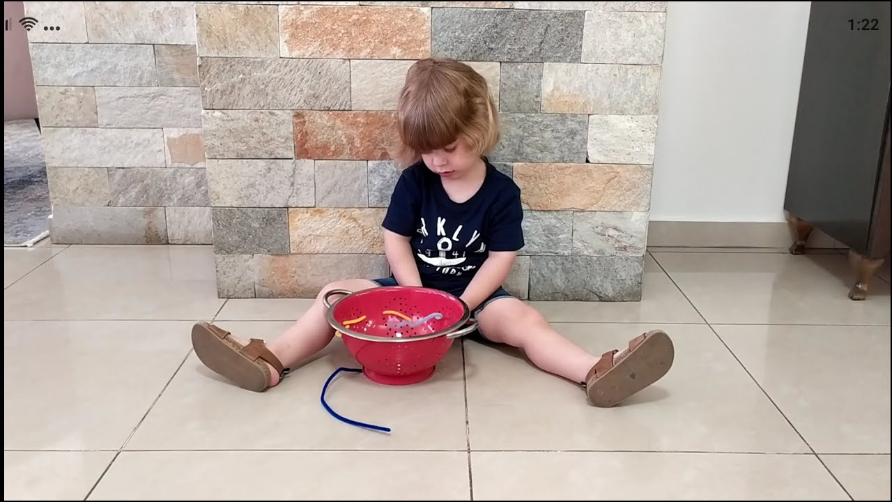 פעילויות השחלה לפעוטות מוטוריקה עדינה | A Variety Of Threading Activities For Toddlers Fine Motor