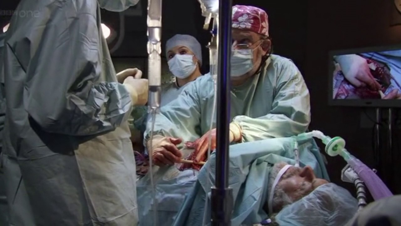 Holby City s13 e15 Hanssen scenes
