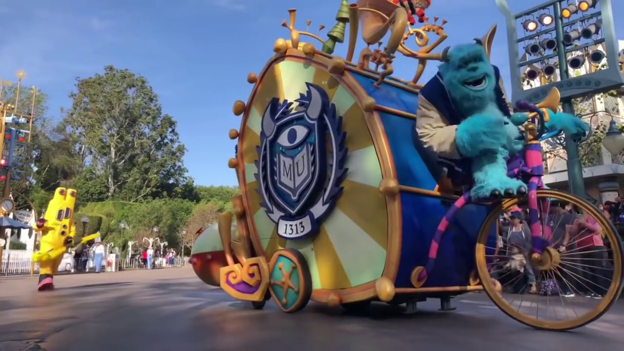 LIVE - Soft Opening Pixar Play Parade - Pixar Fest at Disneyland Resort