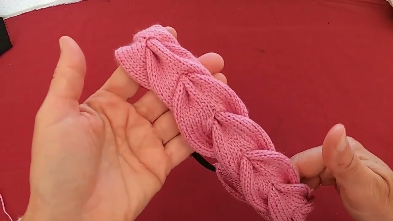 enfeite pra cabelo feito em máquina de tricô