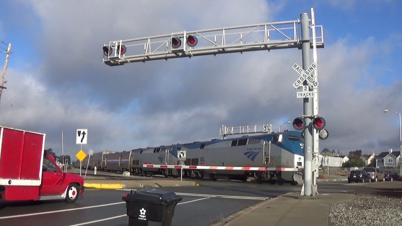 Carter Ave Railroad Crossing Video 12, Dead Gate Lights and Sick WCH E-Bell